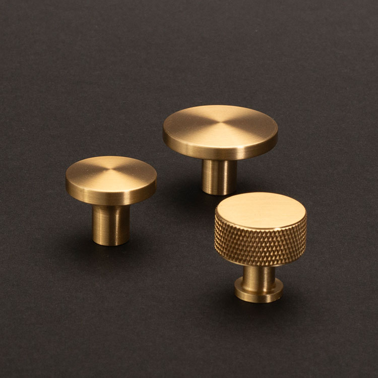 Remy Circle – Raffineret Messing i Perfekt Balance